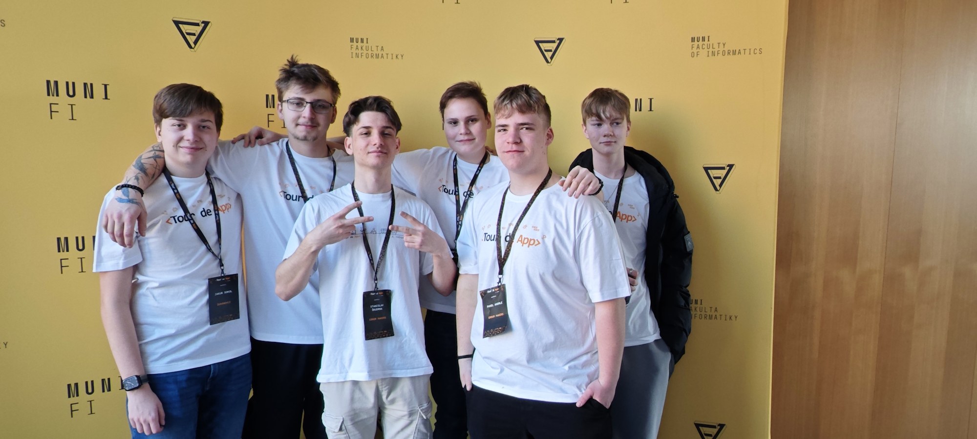 Týmová fotka finalistů na FI MU